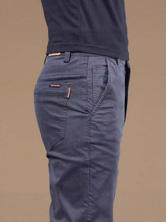 Pantaloni neri dritti: Classico Business Casual 2026