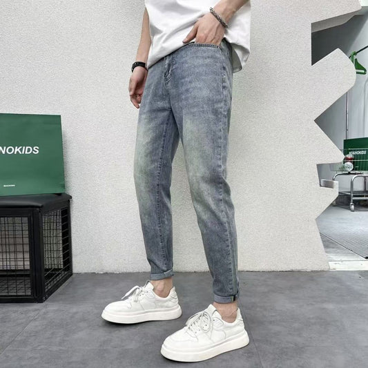 Jeans Cropped con Ricami Classy e Silhouette "Little Feet"