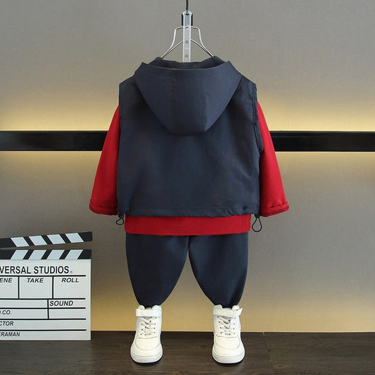 Completo Tre Pezzi in Fibra Tecnica con Cappuccio e Design a Blocchi di Colore