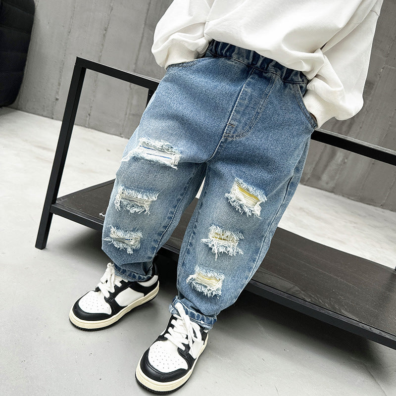 Jeans "Classic Blue" con Dettagli Distressed e Struttura Soft-Touch