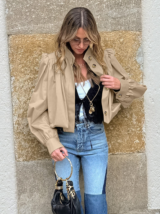 Trench Coat Leggero con Collo a Listino e Dettagli Plissé