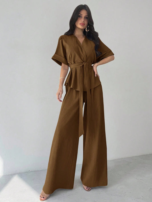 Completo Two-Piece con Camicia a Maniche Corte e Pantaloni Wide-Leg in Brown