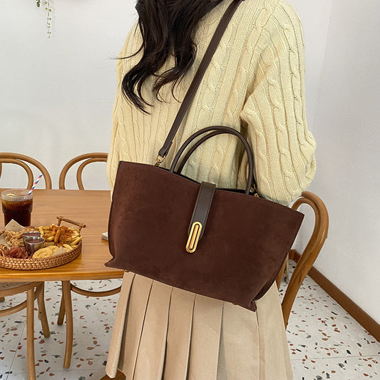 Tote Bag "Urban Simplicity" Medium Square con Chiusura a Scatto e Dettagli Car-Stitching