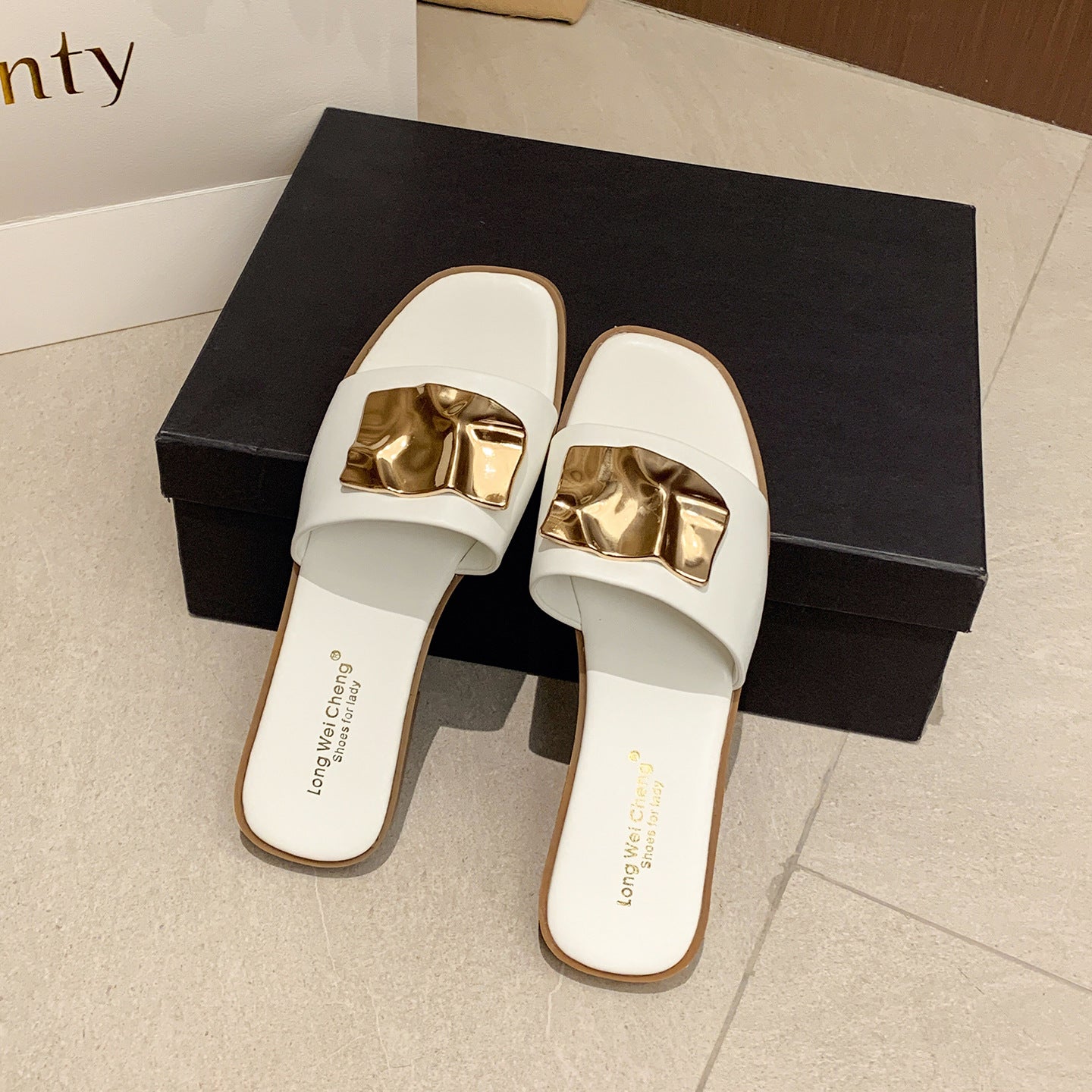Sandalo Flat Single Strap Metal