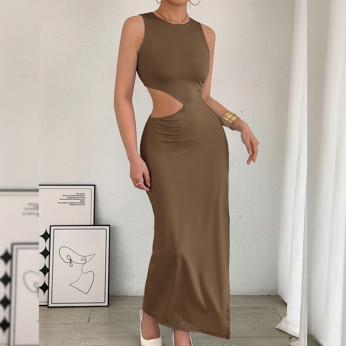 Abito Lungo Sleeveless con Dettagli Hollow e Spacco Laterale