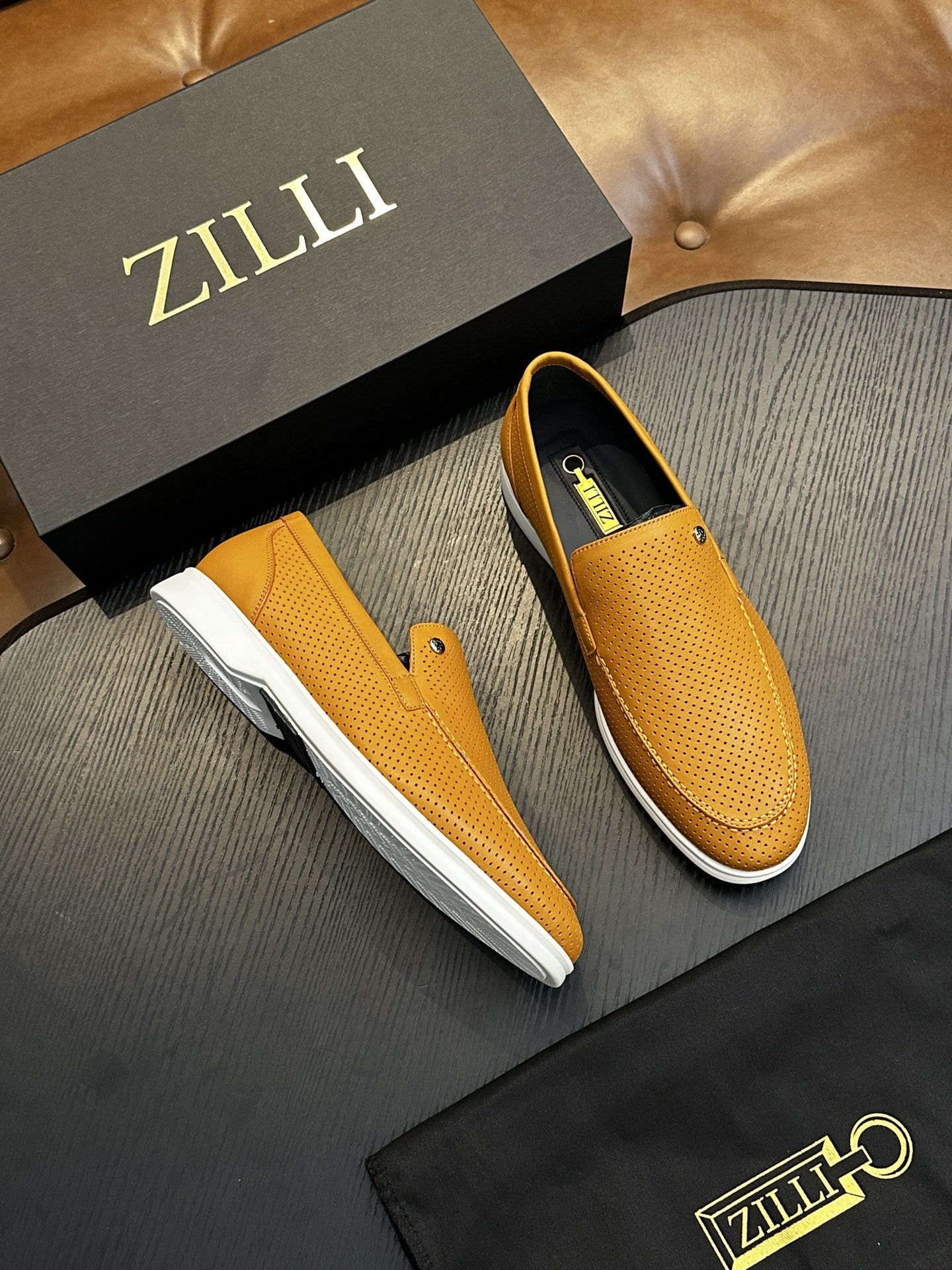 Calzatura Casual in Primo Fiore con Sistema Shock-Absorption e Silhouette Sleeves/Shoes