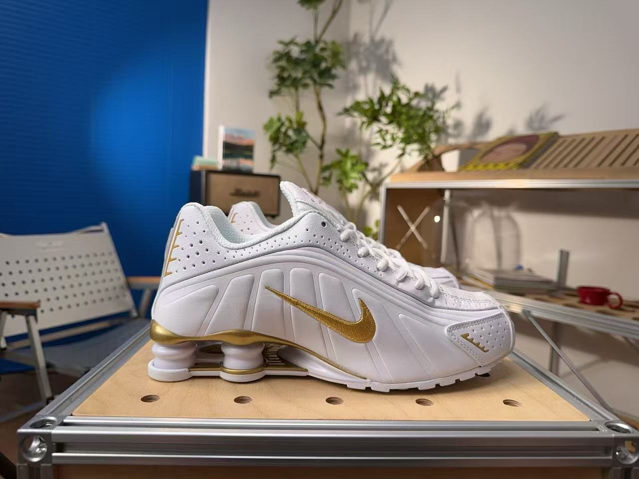 Shox R4