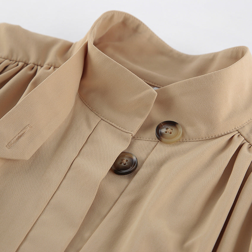 Trench Coat Leggero con Collo a Listino e Dettagli Plissé