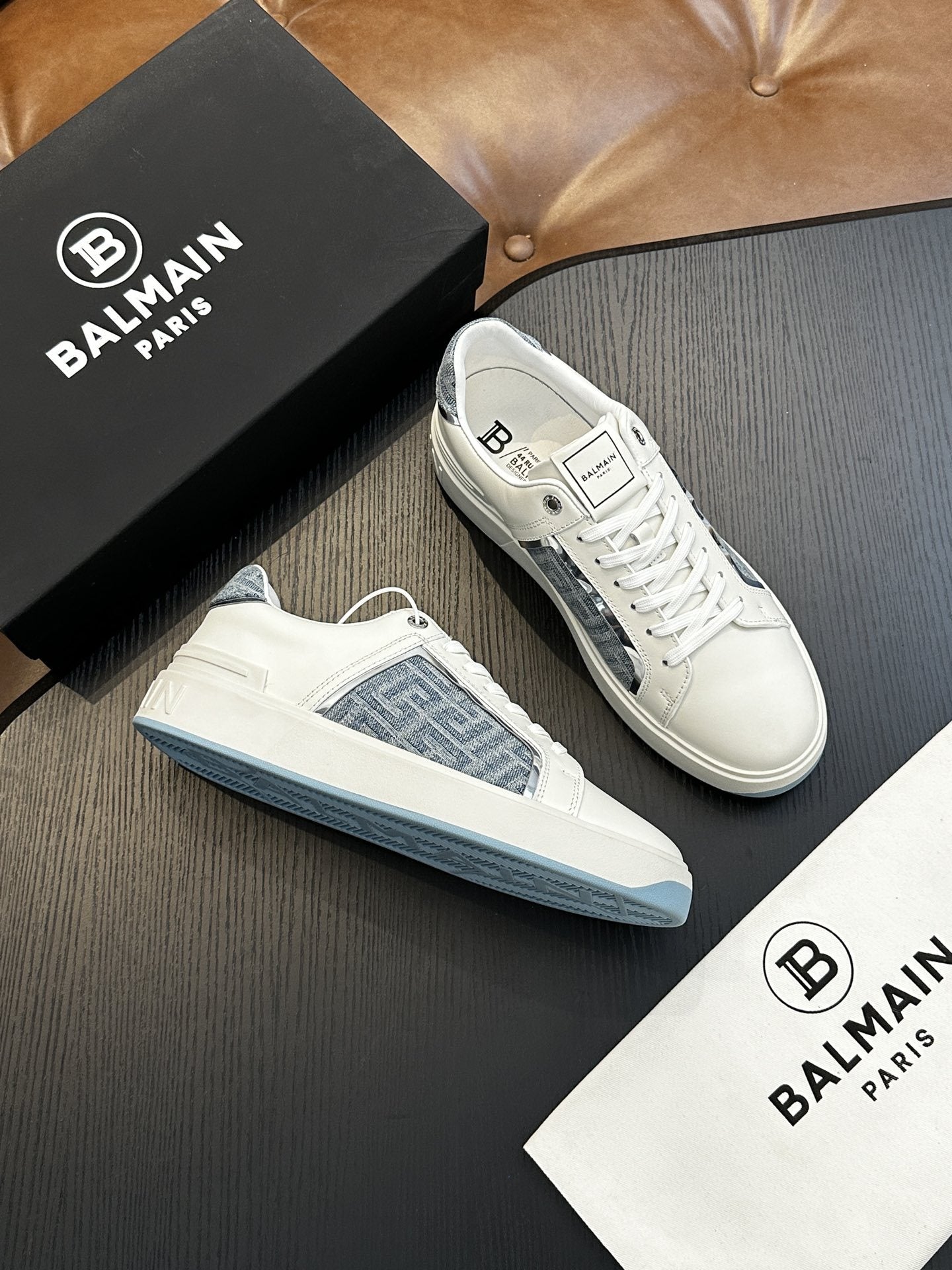 Calzatura Casual in Primo Fiore con Silhouette Medium-Heel e Sistema Shock-Absorption