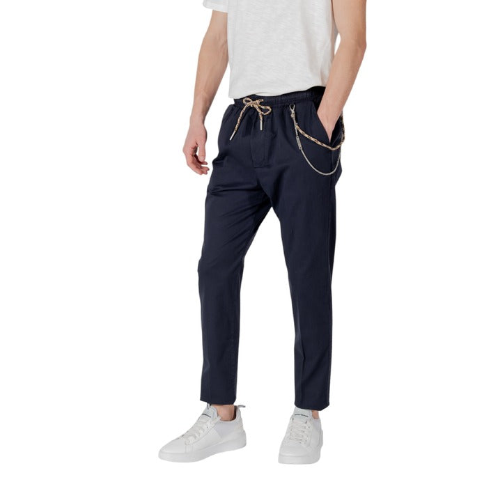 Pantalone con cavallo basso