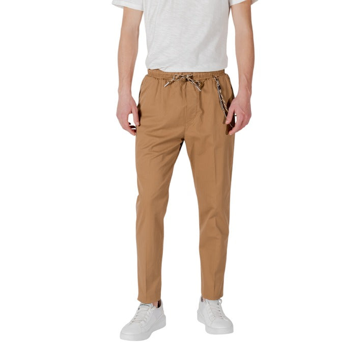 Pantalone con cavallo basso