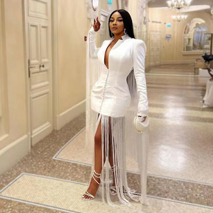 Abito Slim-Fit con Scollo Profondo e Frange