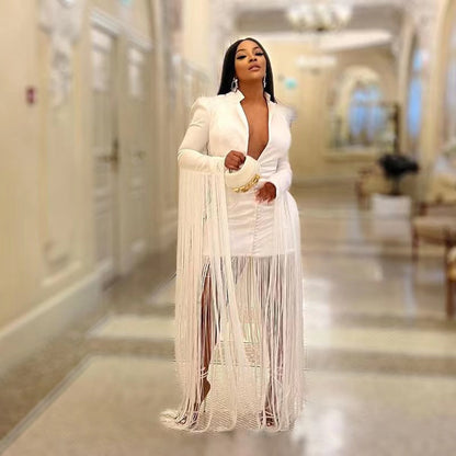 Abito Slim-Fit con Scollo Profondo e Frange