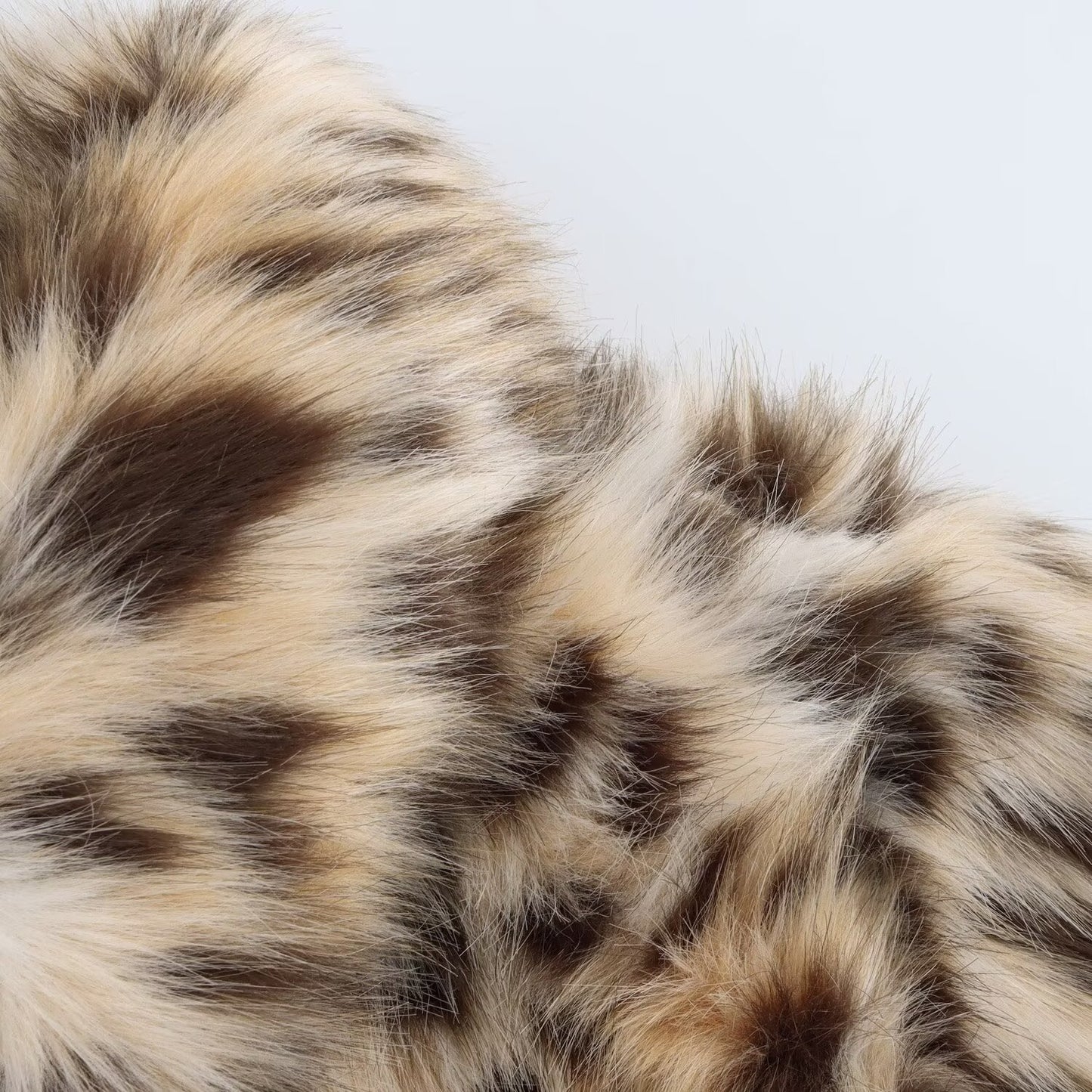 Giacca Faux Fur 2026: Eco-Pelliccia Leopardata "Urban Wild"