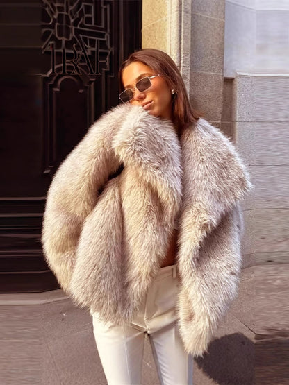 Short Faux Fur 2026: Eco-Pelliccia "Silk-Touch" con Collo Alto