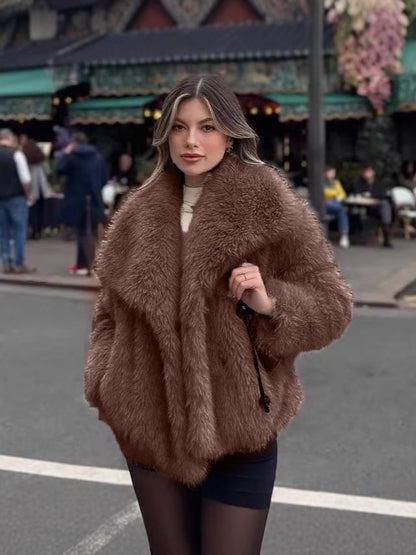 Short Faux Fur 2026: Eco-Pelliccia "Silk-Touch" con Collo Alto