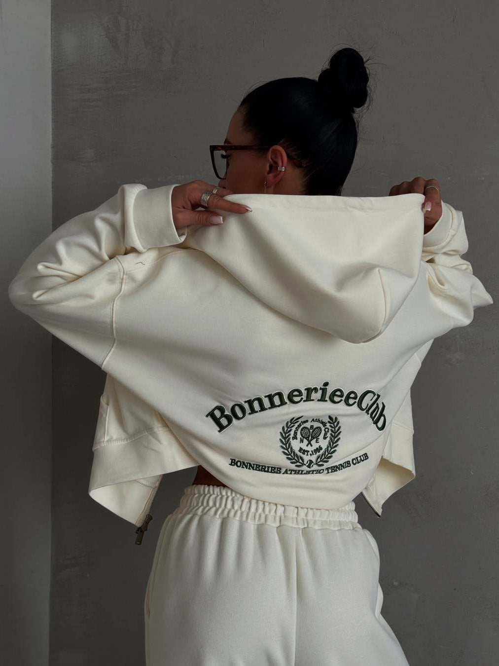 Felpa con Cappuccio Embroidered & Joggers High-Waist 2026