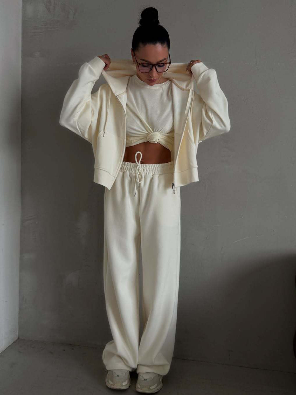 Felpa con Cappuccio Embroidered & Joggers High-Waist 2026