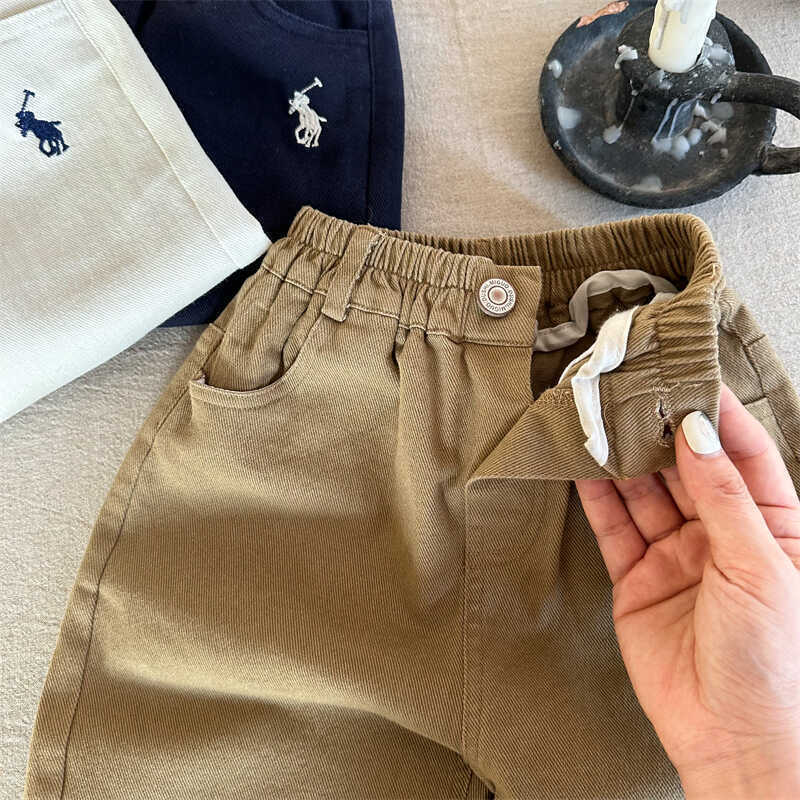 Pantaloni Stretch: Korean Minimal 2026