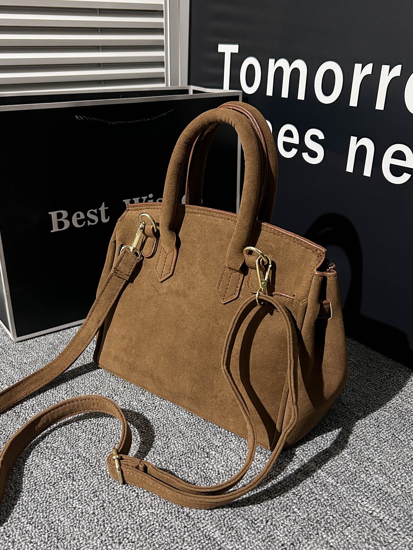 Eleganza Retrò: Heritage Satchel 2026