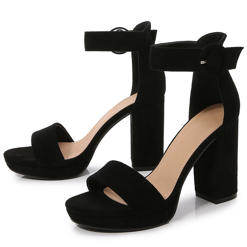 Sandali Fashion in Camoscio con Tacco Largo – Eleganza e Comfort Summer 2025