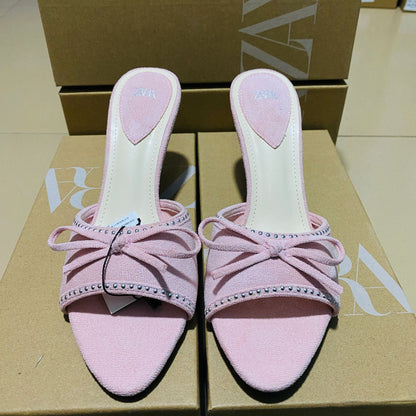 Décolleté Kitten Heel 2026