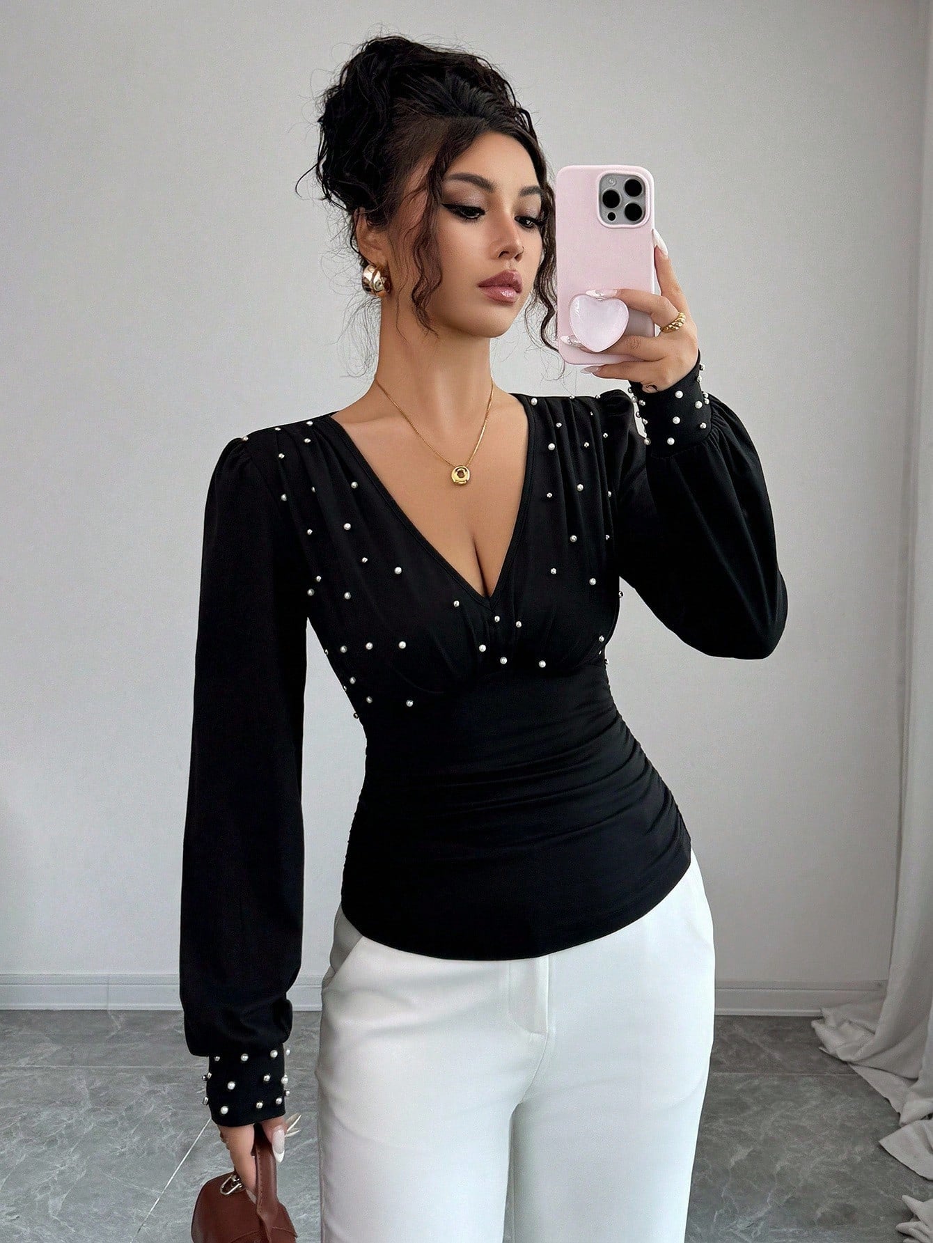 Top Slim con Perle Applicate e Maniche Flared