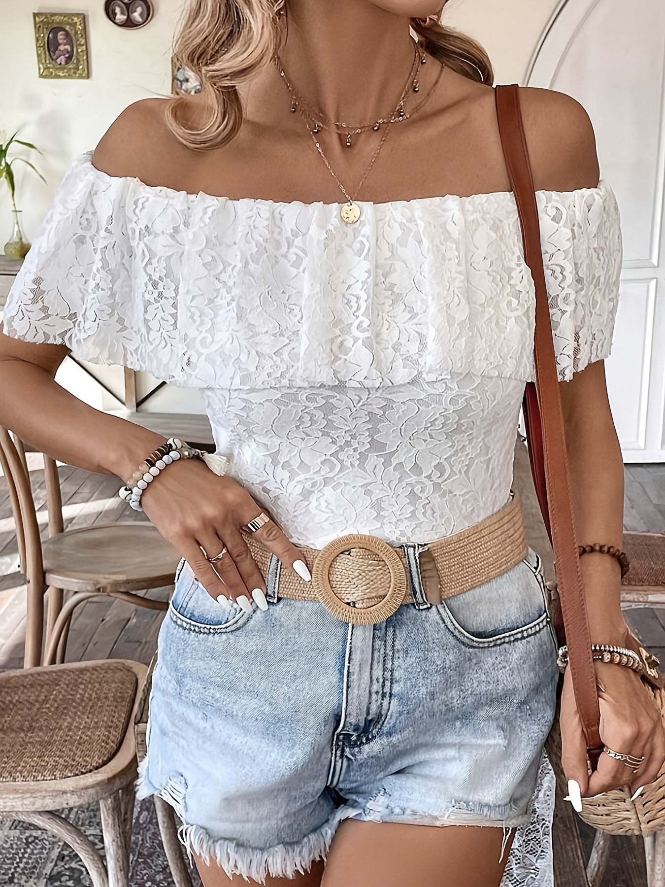 Top Off-Shoulder con Balze in Pizzo e Silhouette Slim-Fit