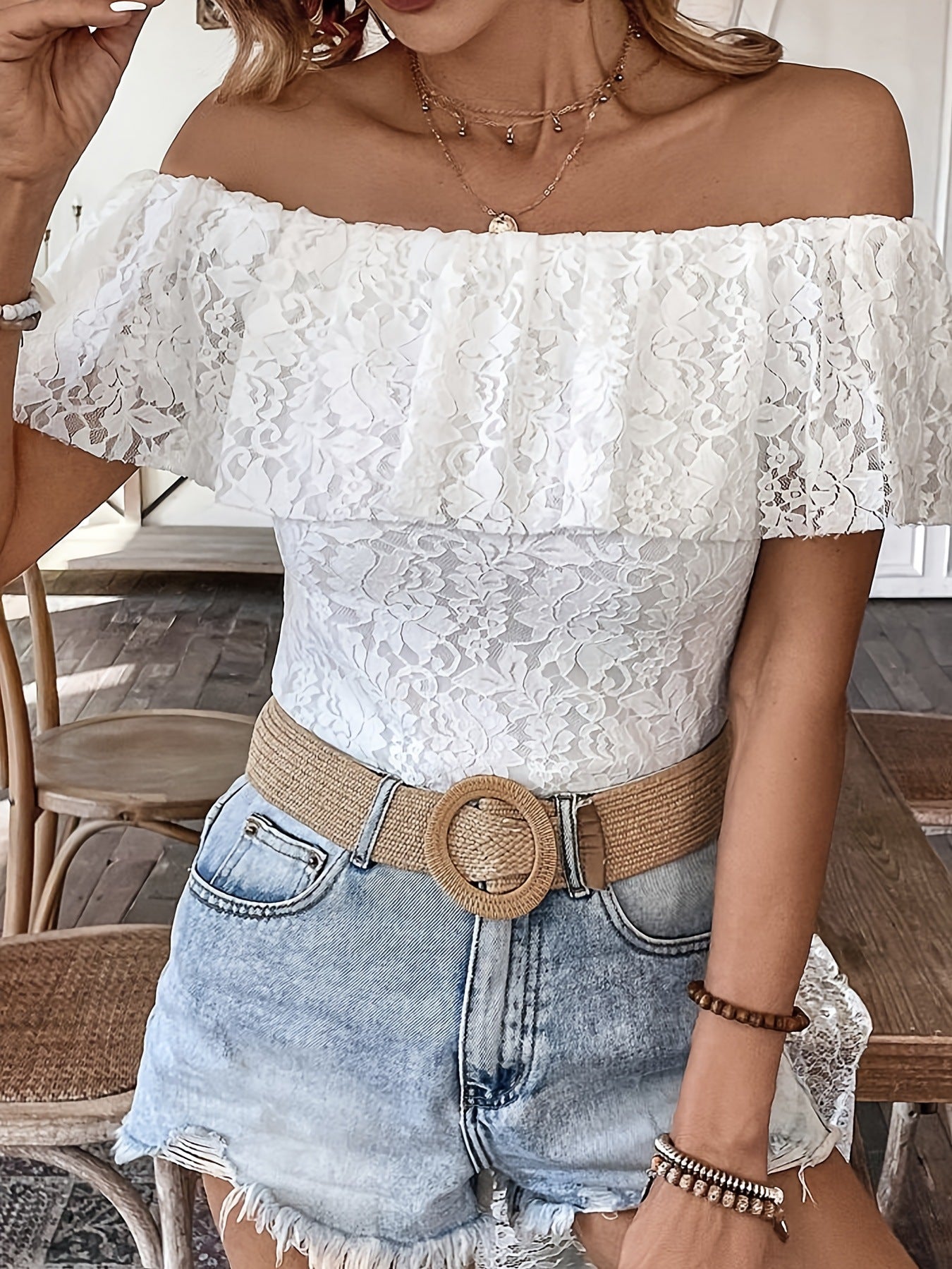 Top Off-Shoulder con Balze in Pizzo e Silhouette Slim-Fit