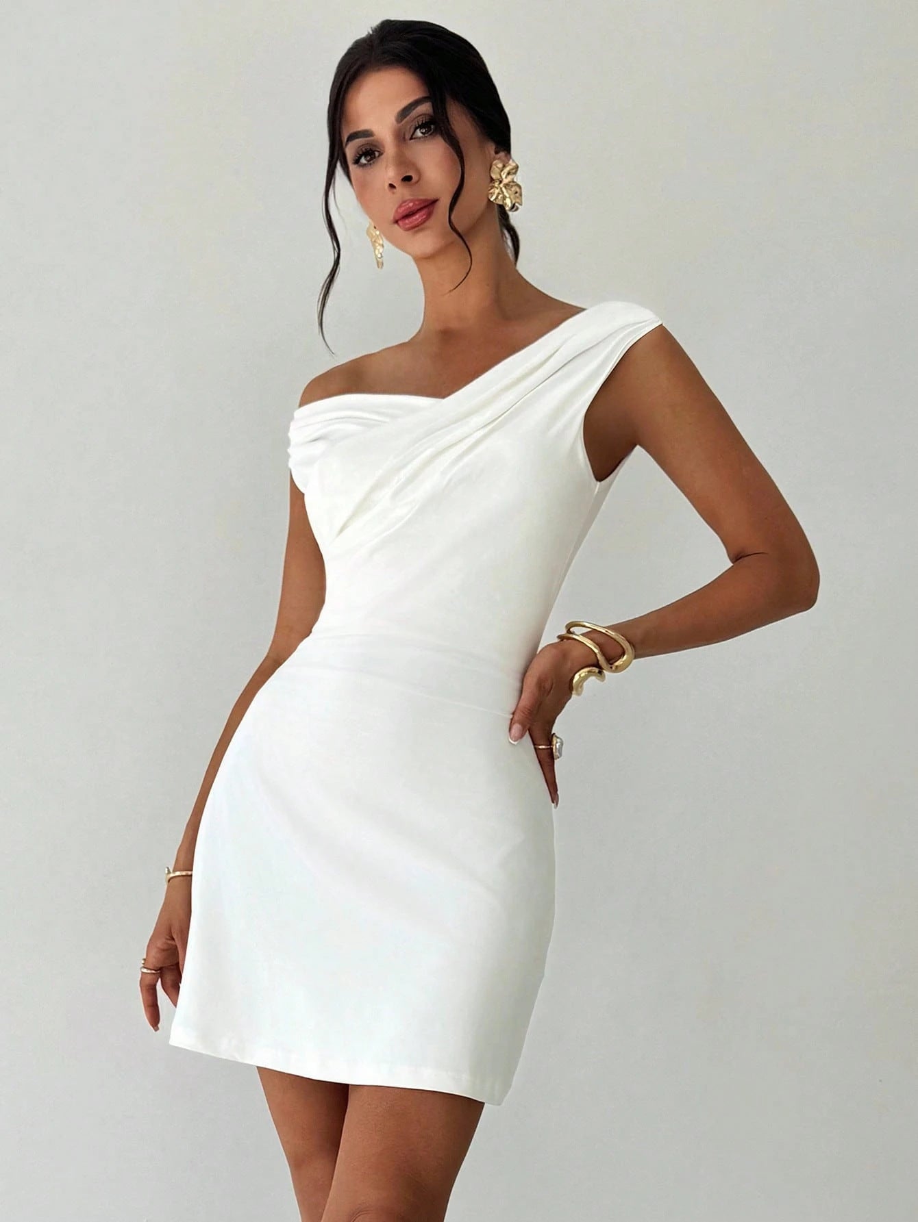 Abito Midi Double-Layer con Scollo Irregolare e Patchwork