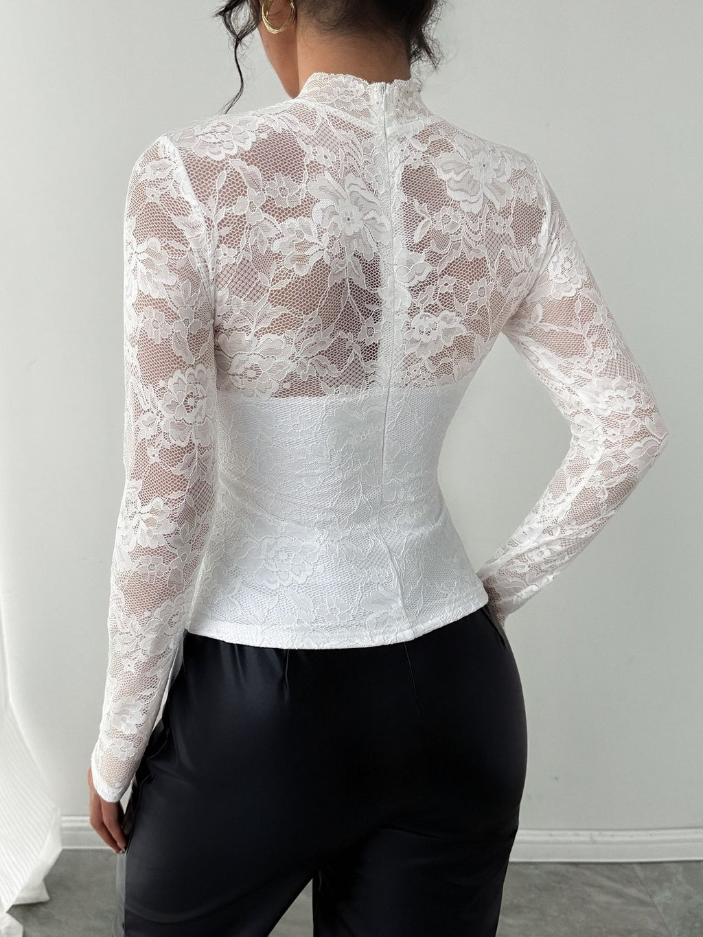 Top Slim con Collo Alto e Back Zipper