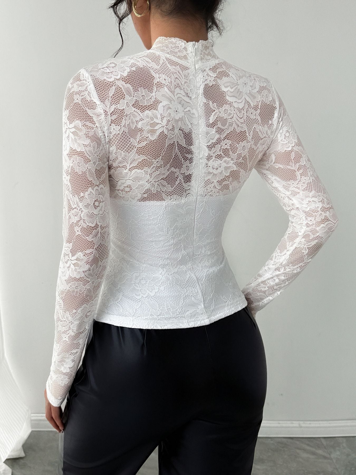Top Slim con Collo Alto e Back Zipper