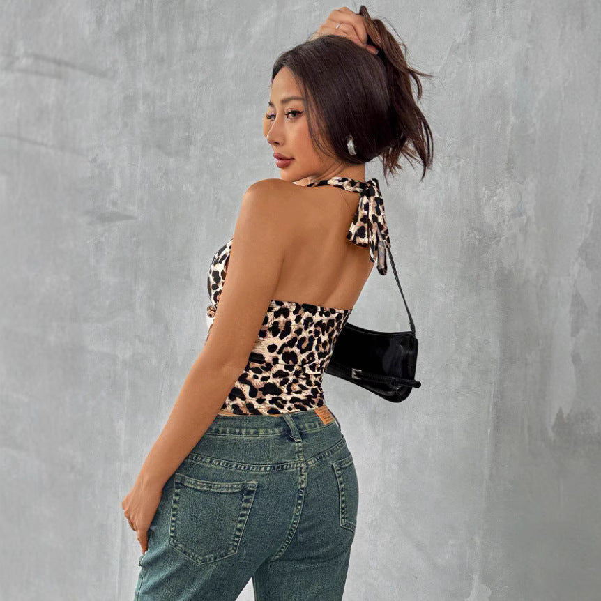 Halter Top Irregolare con Deep V-Neck e Schiena Scoperta