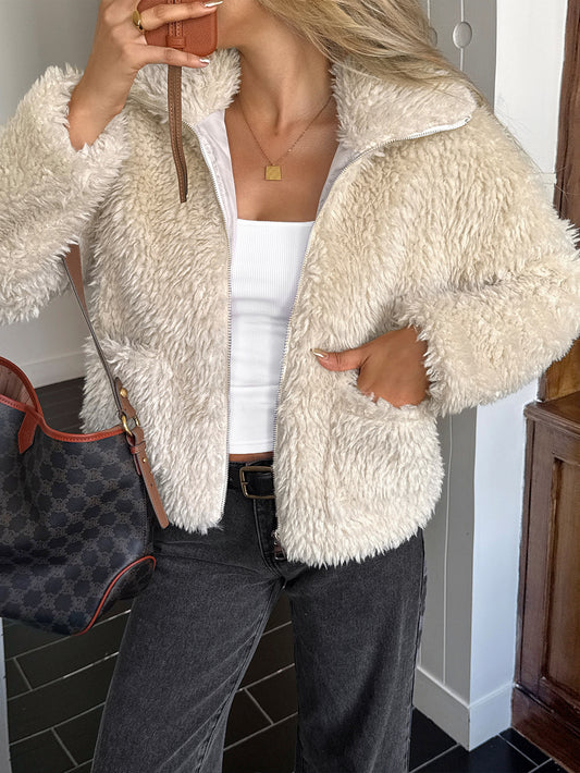 Overcoat in Maglia High-End con Collo in Pelliccia e Fondo a Volant