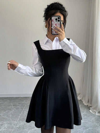 Suspender Dress con Scollo Quadrato e Schiena Scoperta