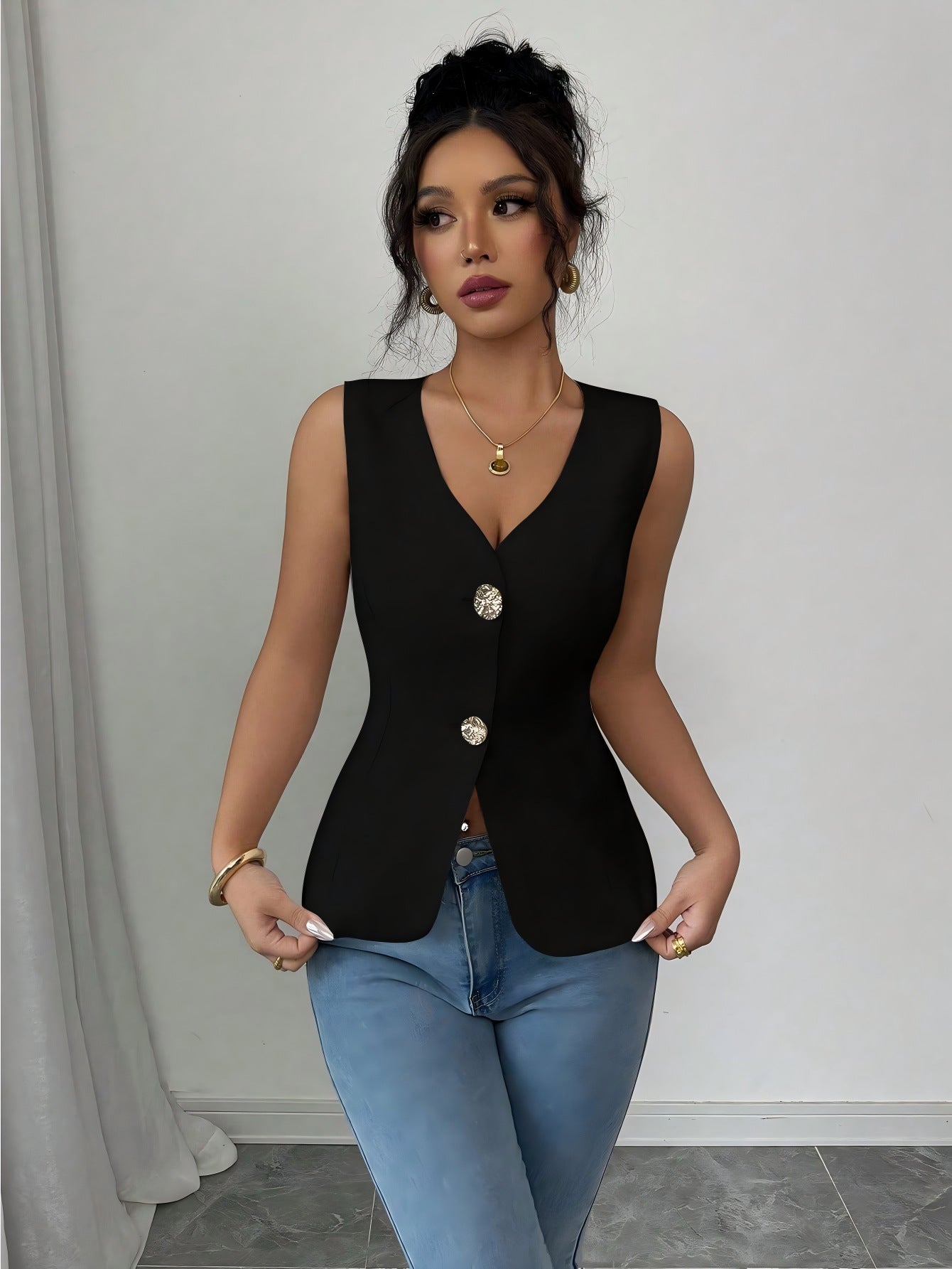 Gilet Slim Fit con Scollo a V e Dettagli Button
