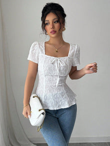 Blusa in Pizzo con Scollo Quadrato e Dettaglio Fiocco
