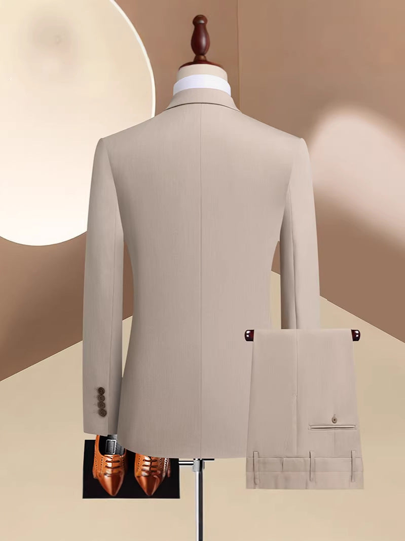 Completo Tre Pezzi Slim Fit con Doppiopetto a Tre Bottoni e Struttura TR High-Performance