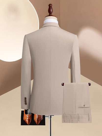 Completo Tre Pezzi Slim Fit con Doppiopetto a Tre Bottoni e Struttura TR High-Performance