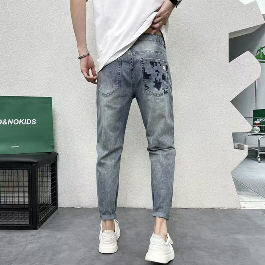 Jeans Cropped con Ricami Classy e Silhouette "Little Feet"