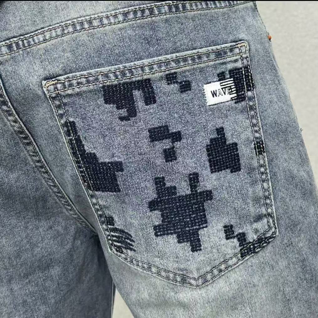 Jeans Cropped con Ricami Classy e Silhouette "Little Feet"