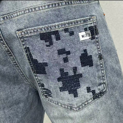 Jeans Cropped con Ricami Classy e Silhouette "Little Feet"