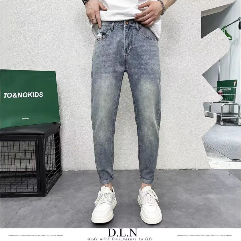Jeans Cropped con Ricami Classy e Silhouette "Little Feet"