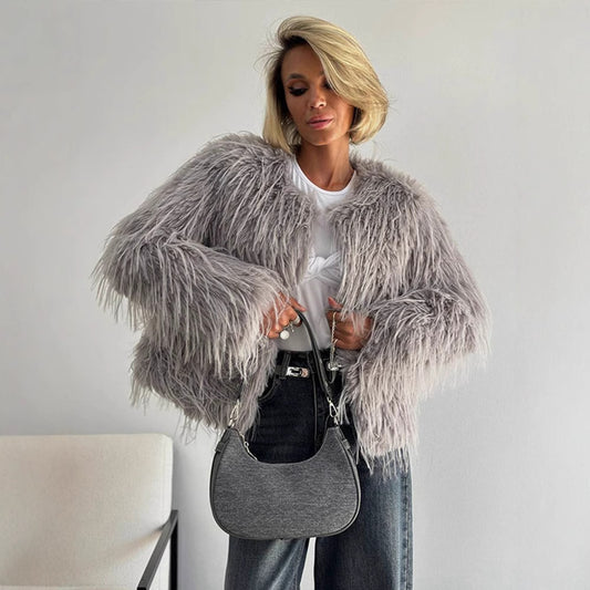 Pelliccia Sintetica con Stand-Collar e Silhouette High-End
