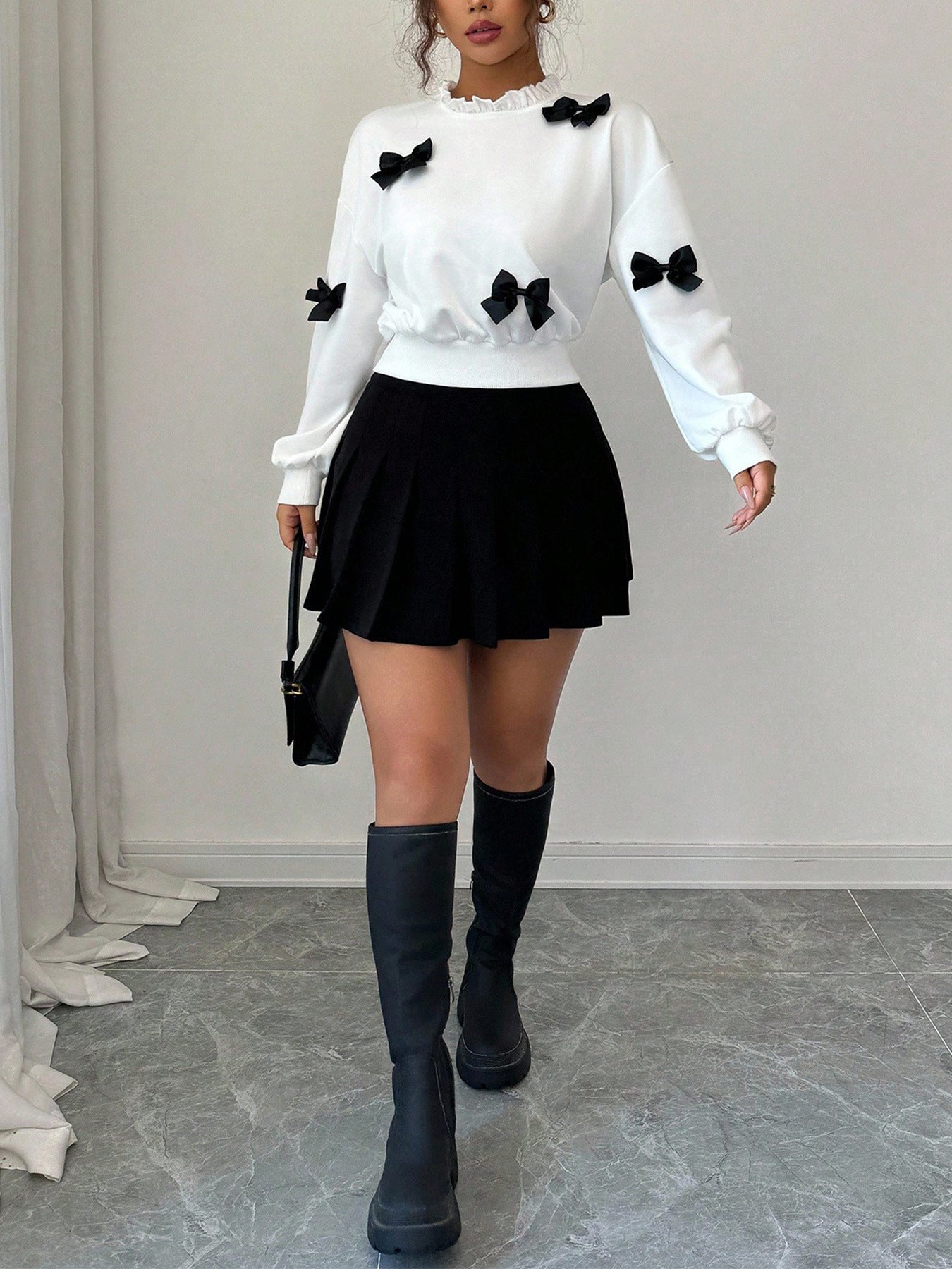 Felpa Corta con Decorazione Tridimensionale e Texture Cotton-Feel