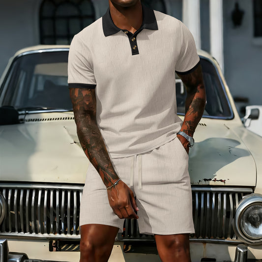 Set Coordinato con Polo Jacquard a Micro-Scacchi e Shorts Strutturati