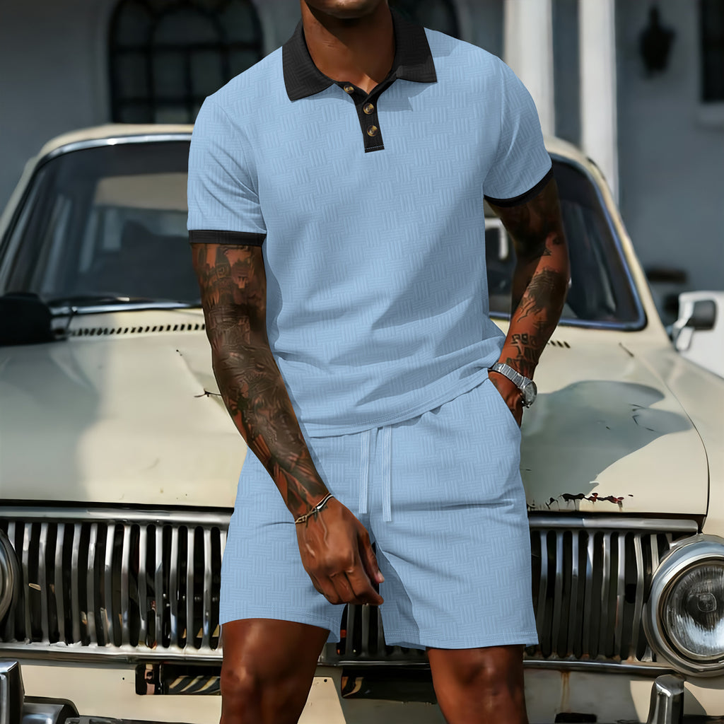 Set Coordinato con Polo Jacquard a Micro-Scacchi e Shorts Strutturati