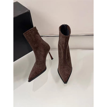 Stivaletto a Punta con Tacco Sottile e Struttura High-Definition