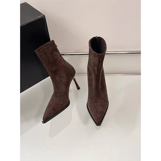 Stivaletto a Punta con Tacco Sottile e Struttura High-Definition