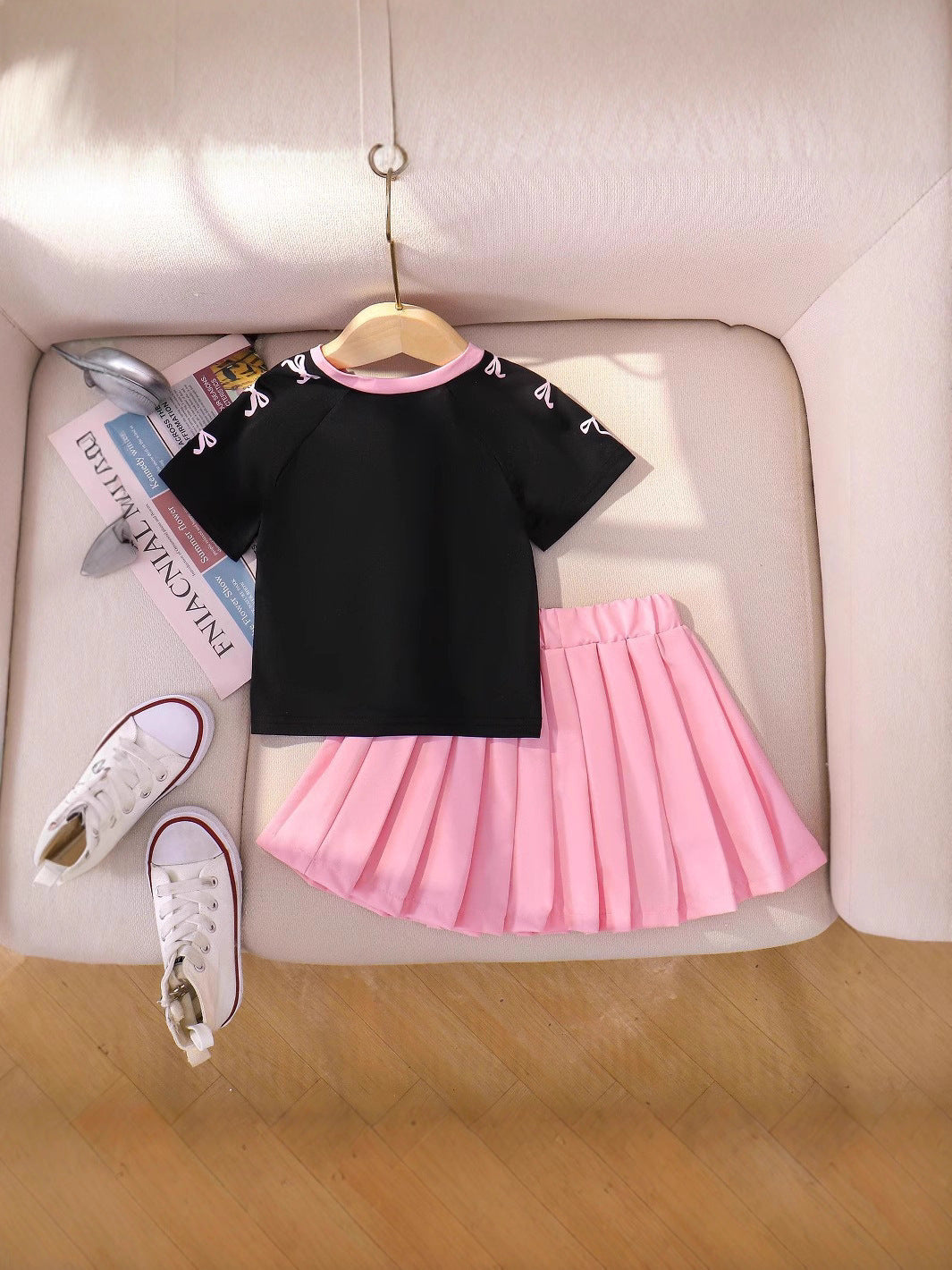 Completo Due Pezzi in Cotone Soft-Touch con Lettering Grafico e Silhouette Skirt-Suit